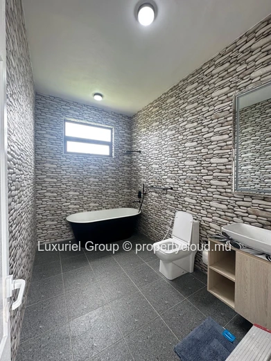 Contemporary 4-Bedroom Villa with Private Pool in Pereybere