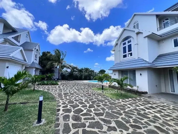 Beautiful Family Villa In Pereybere With Terrace And Pool