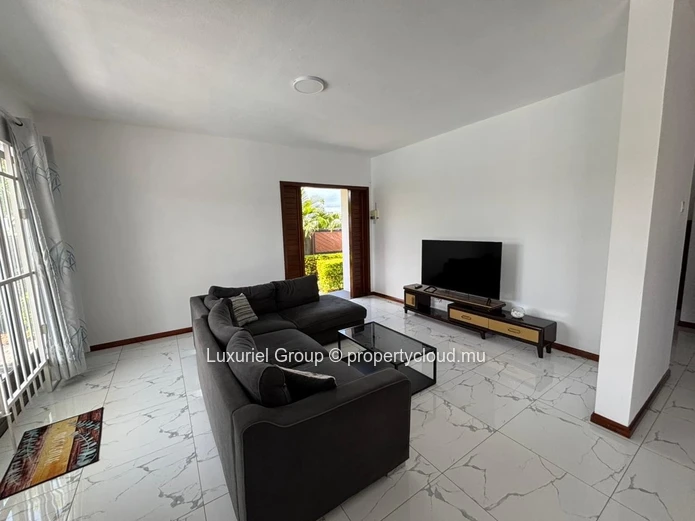 Spacious Villa With 4 Suites, Pool And Security In Mont Choisy