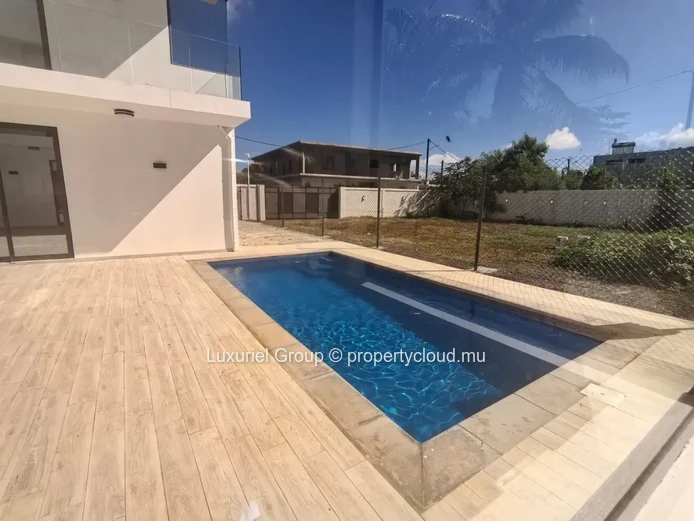 Luxury 5-Bedroom Villa for Rent in Cap Malheureux
