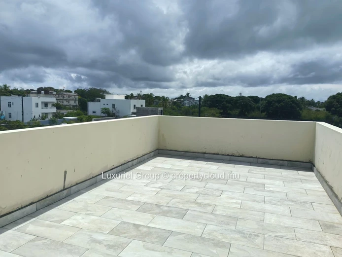 Brand-New Contemporary Home with Pool in Pereybere