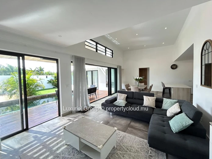 Beautiful 3-Bedroom Villa with Pool and Terrace