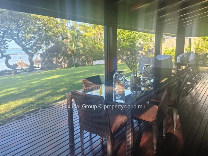 Exceptional Beachfront Villa in Pointe aux Canonniers