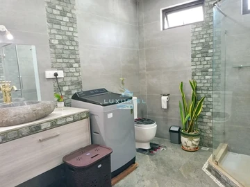 5 Bedroom Villa