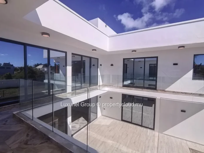 Luxury 5-Bedroom Villa for Rent in Cap Malheureux