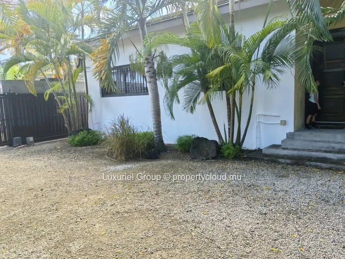 Contemporary Villa for Rent-Large Garden and Modern Comfort