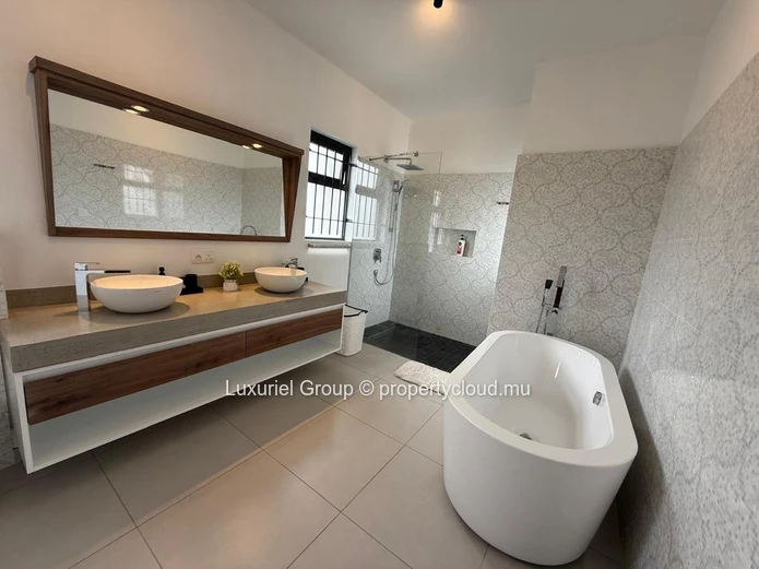 Stunning Contemporary Villa With Private Pool And Garden