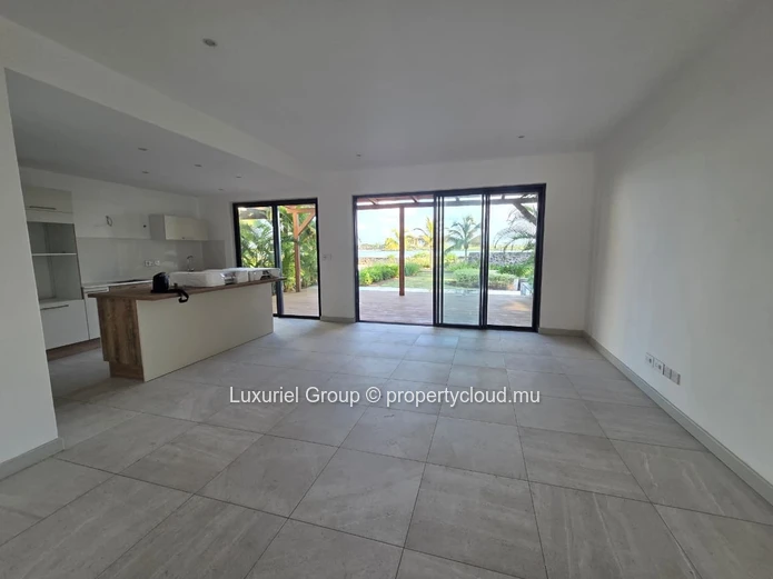 Exclusive Beachfront Villa For Sale In Poste Lafayette
