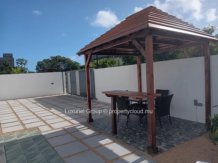 Elegant New-Build Villa with Rooftop Terrace and Pool