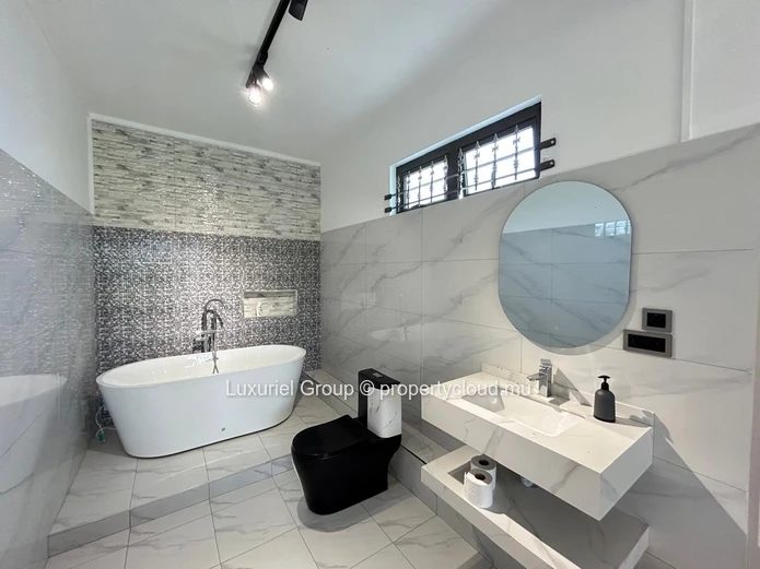 Modern Contemporary Villa For Rent – Sottise