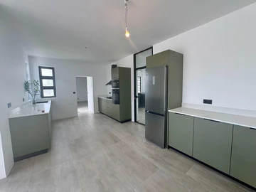 5 Bedroom Villa