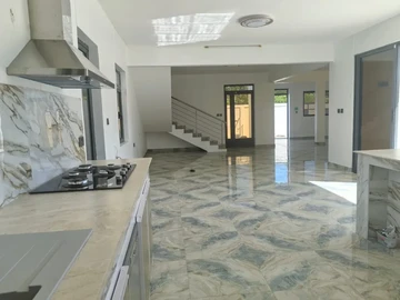 5 Bedroom Villa