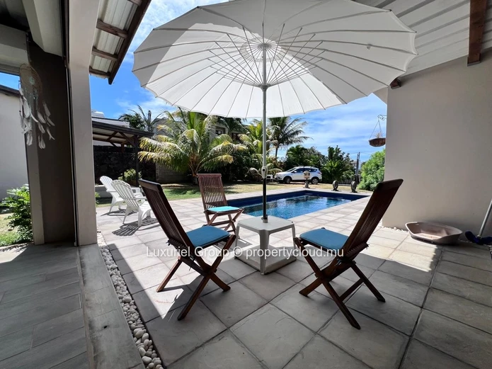 Elegance & Comfort – Contemporary Villa With Independent Suite