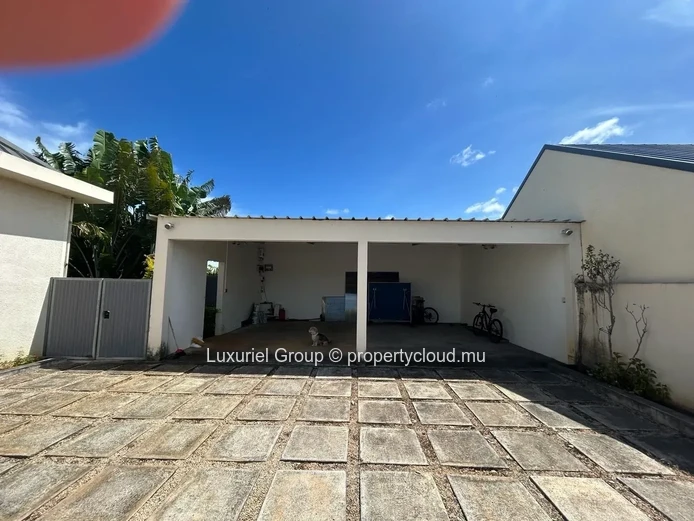 Exceptional 4-Bedroom Villa in a Peaceful Green Setting