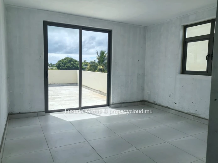 Brand-New Contemporary Home with Pool in Pereybere