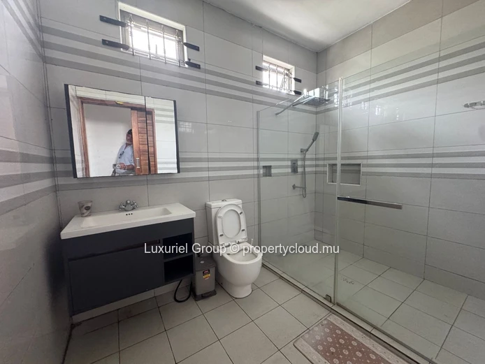 Elegant 4-Bedroom Villa with Pool and Garden in Prestigious Pereybere