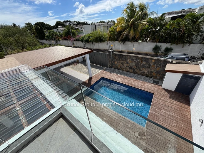 Modern Villa of 5 Bedrooms, Private Pool, Spacious Interiors