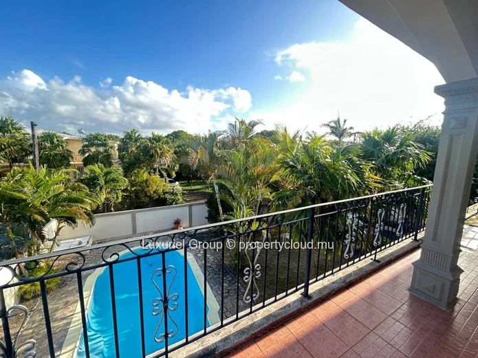 Discover This Charming House For Rent In Calodyne