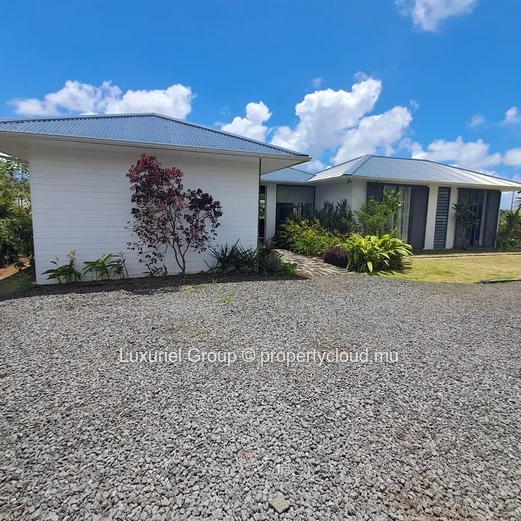 Stunning 4-Bedroom Villa in Secure Mont Piton Estate