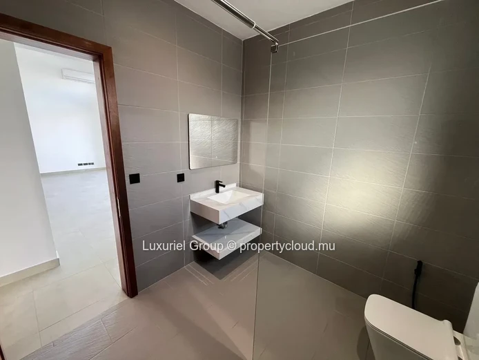 Exceptional New Villa for Sale in Pereybere