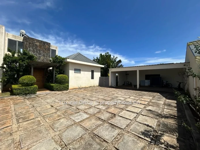Exceptional 4-Bedroom Villa in a Peaceful Green Setting