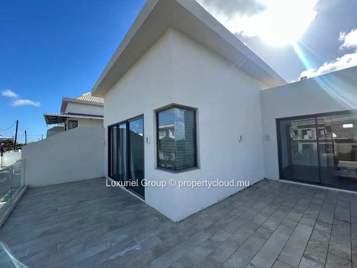 Beautiful Contemporary Villa for Sale – Elegance, Comfort and Modern Living