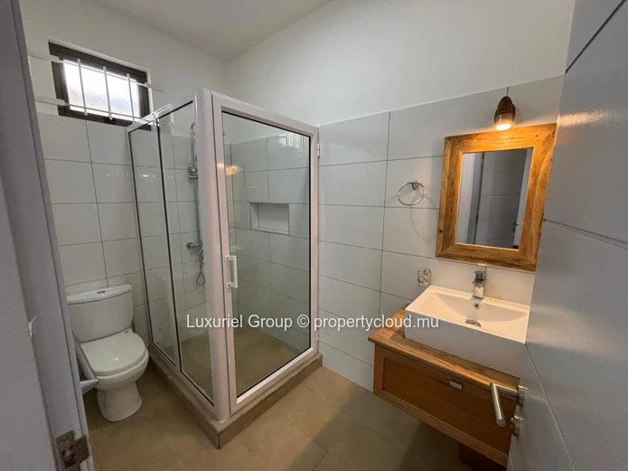 Spacious Villa With 4 Suites, Pool And Security In Mont Choisy