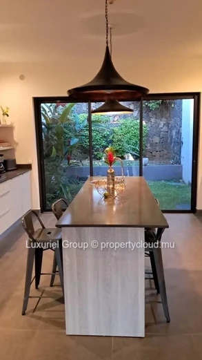 4-Bedroom Villa with Pool and Garden in Pereybere
