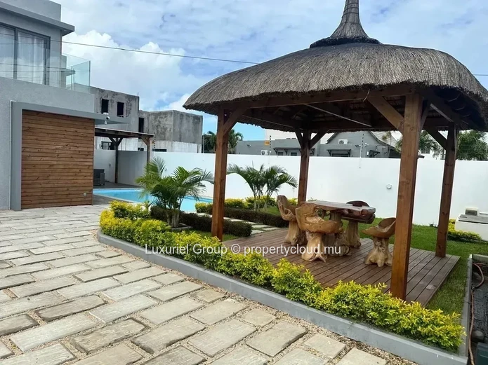 Dream Villa In Pereybere – Style, Space And Tranquility