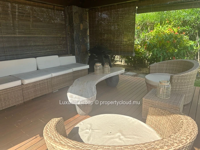 4-Bedroom Villa with Pool and Garden in Pereybere