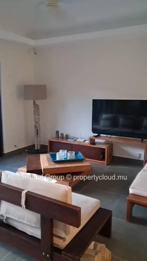 4-Bedroom Villa with Pool and Garden in Pereybere