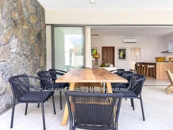 Modern Retreat Villa with Outdoor Living Spaces