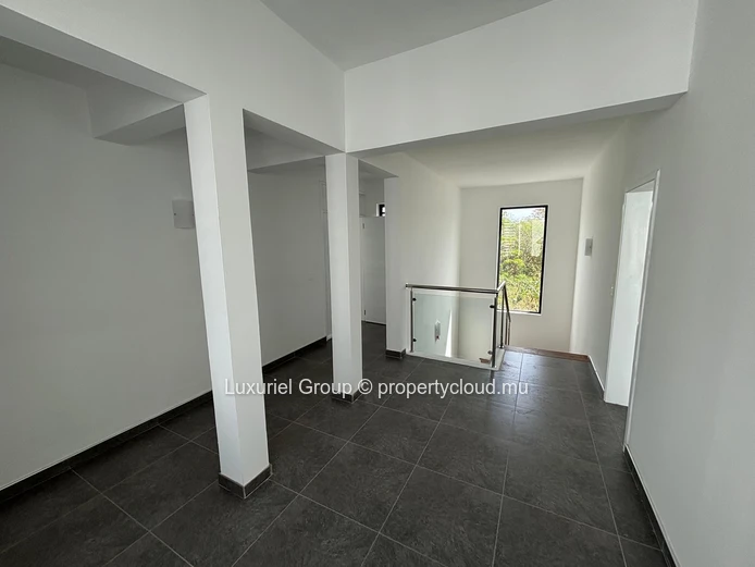 Modern Villa of 5 Bedrooms, Private Pool, Spacious Interiors