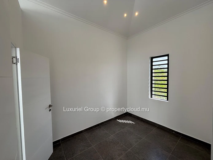 Modern Villa of 5 Bedrooms, Private Pool, Spacious Interiors