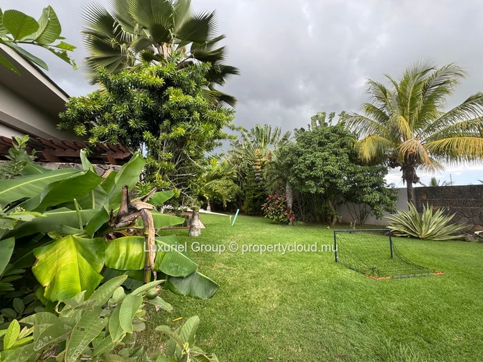 Exceptional Villa In The Heart Of A Secure Estate