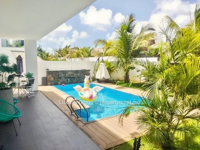 High Standing Villa With Pool And Tropical Garden