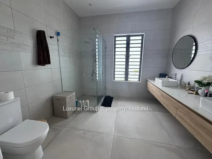 Stunning Contemporary Villa With Private Guest Annex
