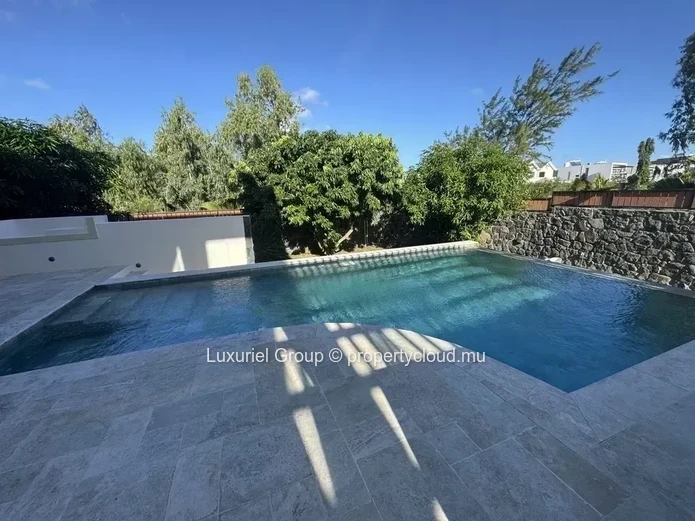 Exclusive 6-Bedroom Luxury Villa with Infinity Pool in Mont Choisy