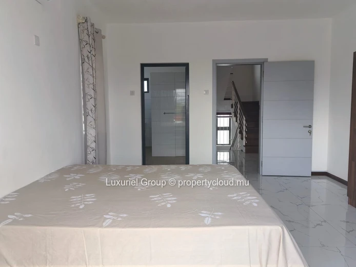 Spacious Villa with Pool, Rooftop, and Security – Mont Choisy