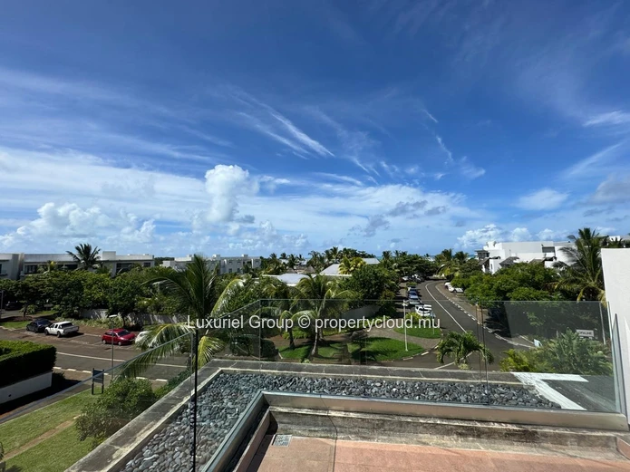 Elegance and Sea View: Prestige Triplex Villa in Azuri