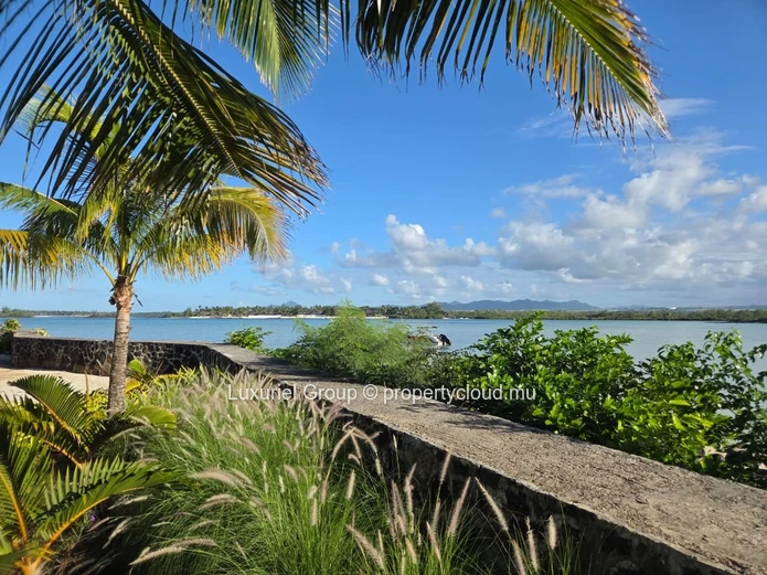 Exclusive Beachfront Villa For Sale In Poste Lafayette
