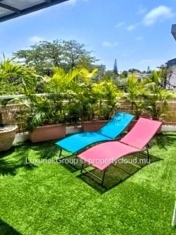  Bright and Modern 2-Bedroom Apartment with Sea View in Pereybere