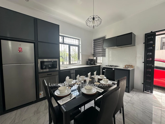 Contemporary 4-Bedroom Villa with Private Pool in Pereybere
