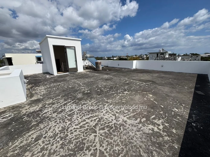 Spacious Villa With 4 Suites, Pool And Security In Mont Choisy