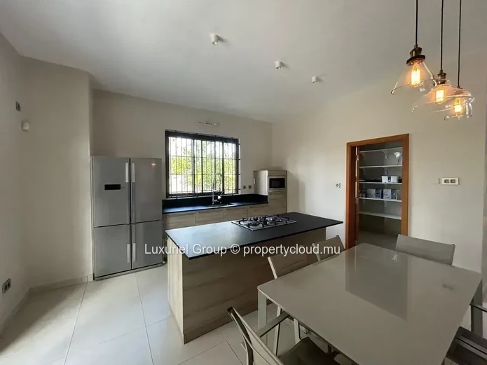 Prestige House for Rent – Private Estate in Forêt Daruty