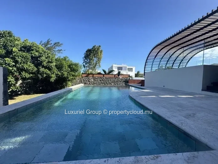 Exclusive 6-Bedroom Luxury Villa with Infinity Pool in Mont Choisy