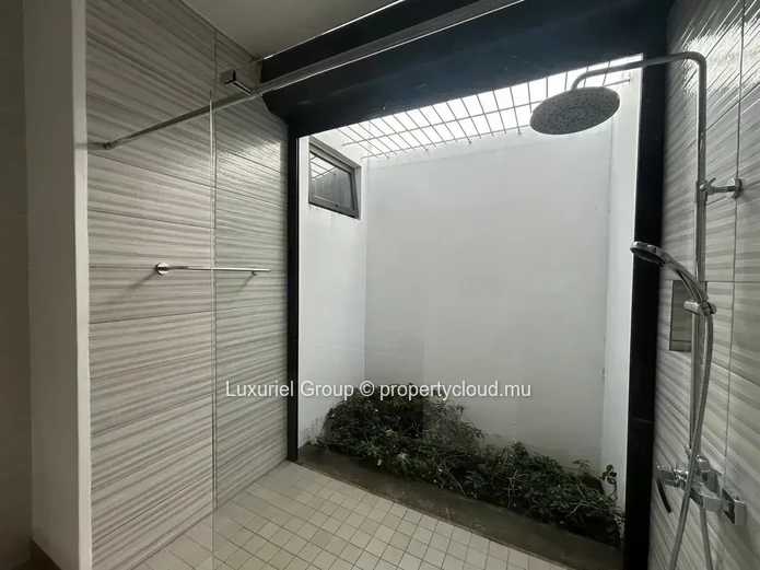 Prestige House for Rent – Private Estate in Forêt Daruty