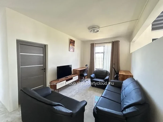 Modern 4-Bedroom Villa with Swimming Pool – Pereybere