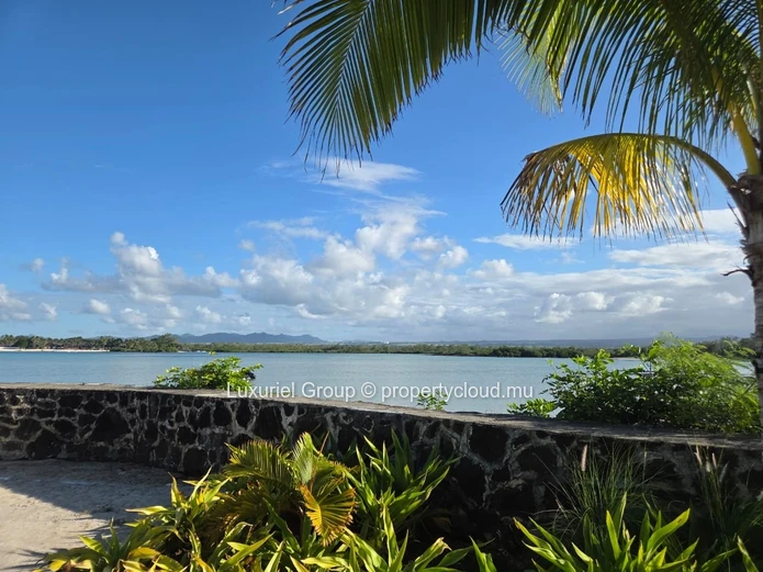 Exclusive Beachfront Villa For Sale In Poste Lafayette