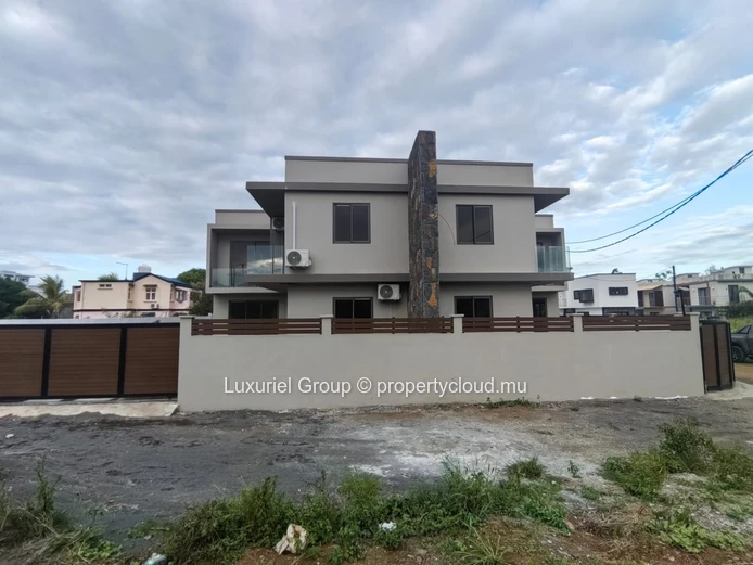 Secure Duplex Villa in Grand Baie – 10 Minutes Walk from the Beach